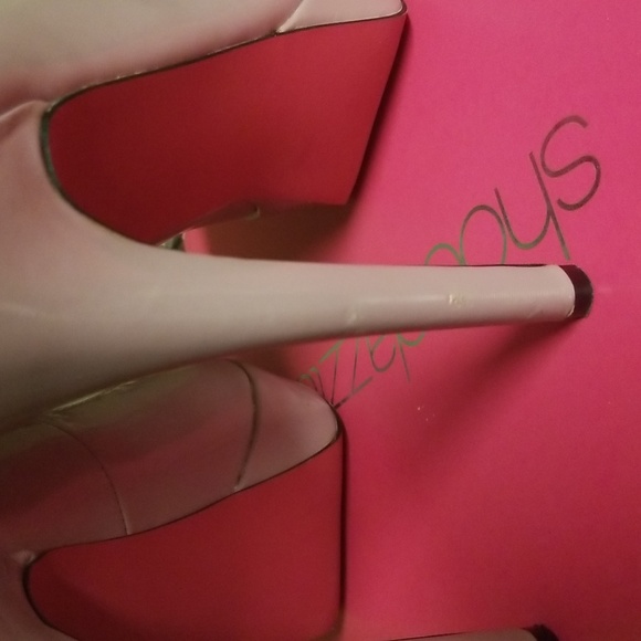 Shoedazzle Heels - Picture 4 of 6